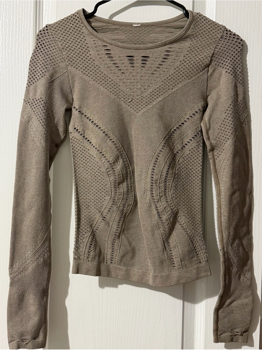 ALO Yoga Women's Textured Open-Knit Long Sleeve Sweater - Taupe